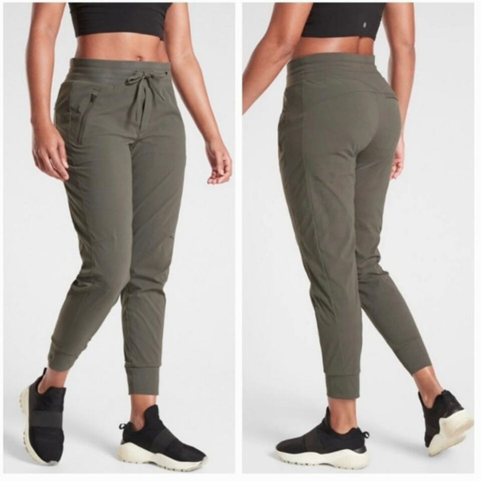 Athleta Trekkie North Jogger in Olive Green size 6